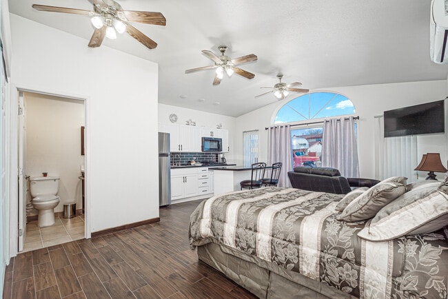 Photo - 264 Flowerdale Ln