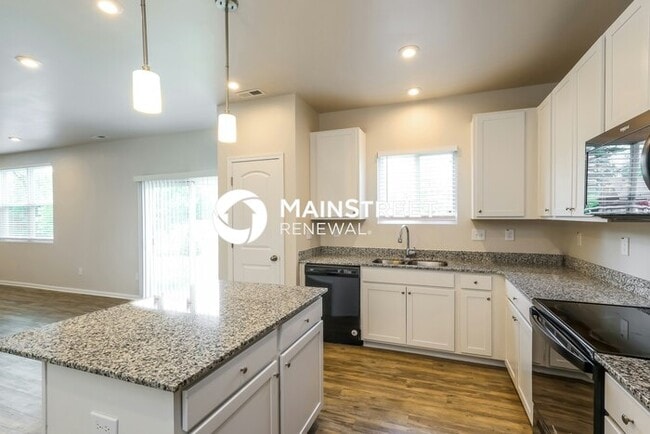 Photo - 4 Bedroom Pet-Friendly Home in SHELBYVILLE, KY with Main Street Renewal