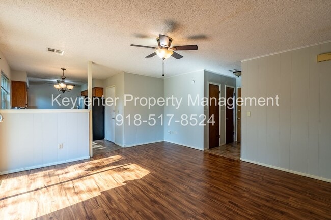 Photo - Stunning 3 Bed 1 Bath in amazing area