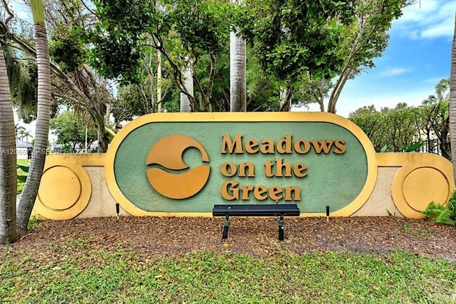 Building Photo - 1606 Meadows Cir W Unit 1606