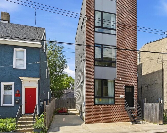 Photo - Detached Luxury 4BR/3B Retreat with Skyline Rooftop Deck, Wet Bars, Driveway & Massive Yard