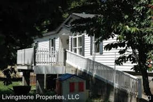 Building Photo - 4+ bdrm Country Home