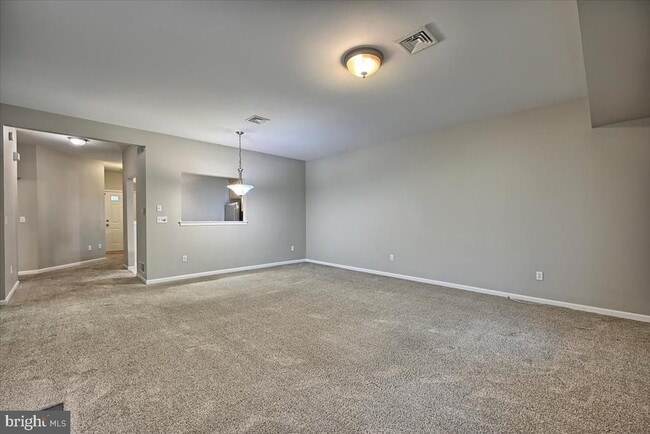 Photo - 2086 Deer Run Dr