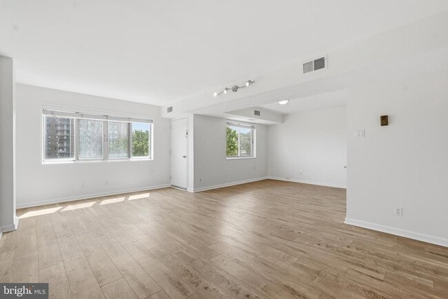 Photo - 5340 Holmes Run Pkwy Unit 704