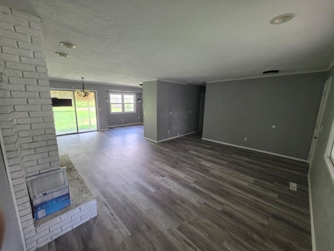 Photo - 3 bedroom/1.5 bathroom house/2 car garage