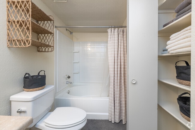 Mesquite: 1BR, 1BA - 580SF - Bathroom
