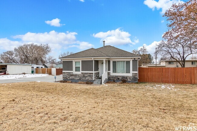 Building Photo - Cozy 2-Bedroom Home in Roy