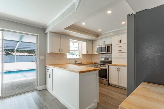 Photo - 2021 Valley Dr