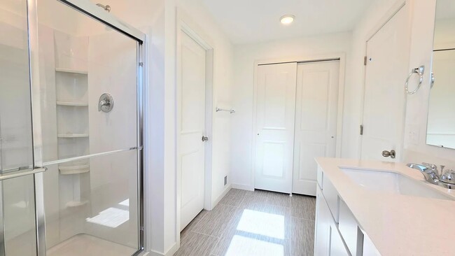 Photo - 4748 Airlake Curv