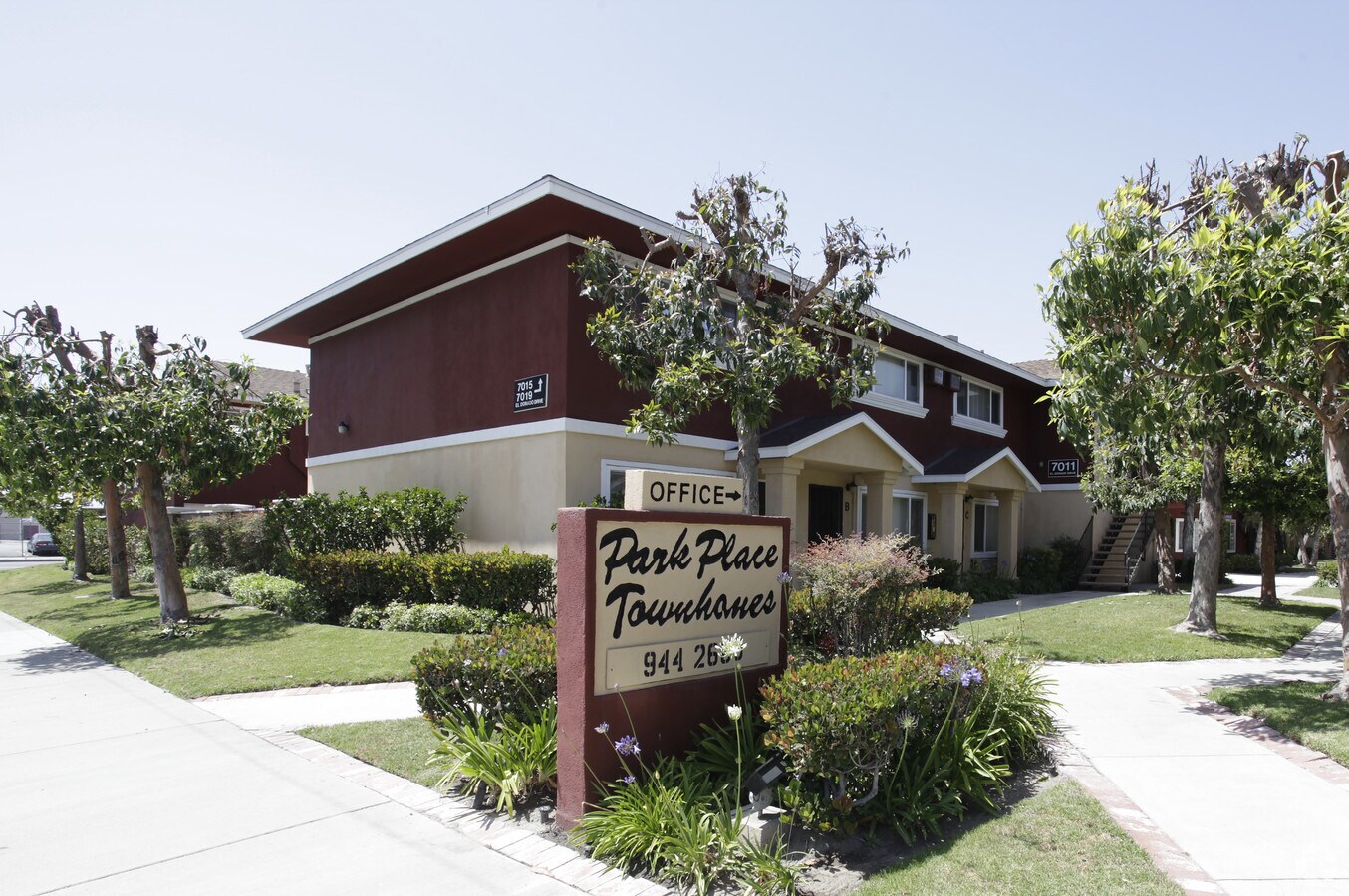 Knott Place Apartments - Park Place Townhomes