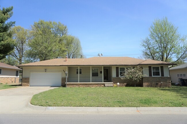 Photo - 3 Bed 2 Baths In Midtown Charmer With Covered Front Porch!