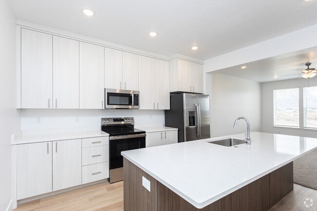 3BR, 2.5BA - 1,500SF - Kitchen