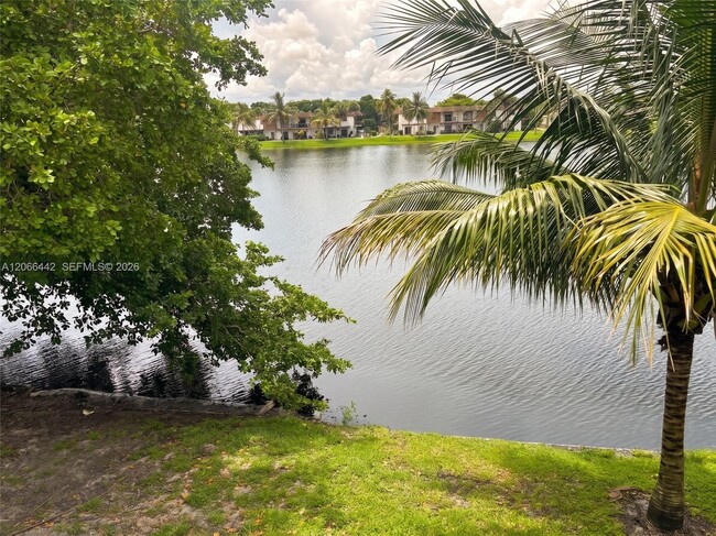 Building Photo - 6910 NW 173rd Dr Unit 1008