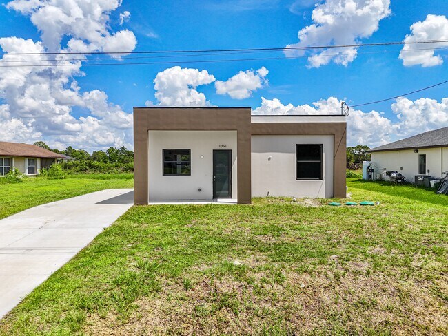 Building Photo - 1056 Fayette Ave Rental