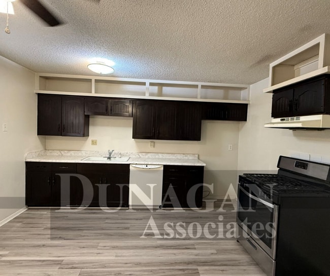 Photo - AVAILABLE NOW!! 2BEDROOM/1 FULL BATH !!