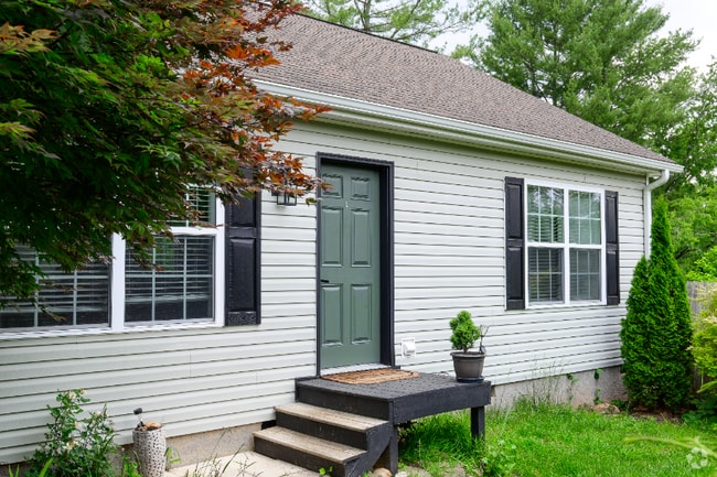 Building Photo - 24 Oakcrest Dr Rental