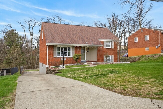 Photo - 455 Grace St