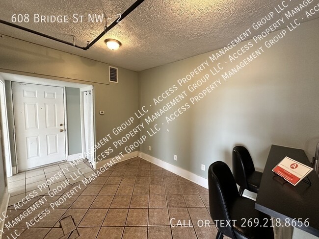Photo - 608 Bridge St NW