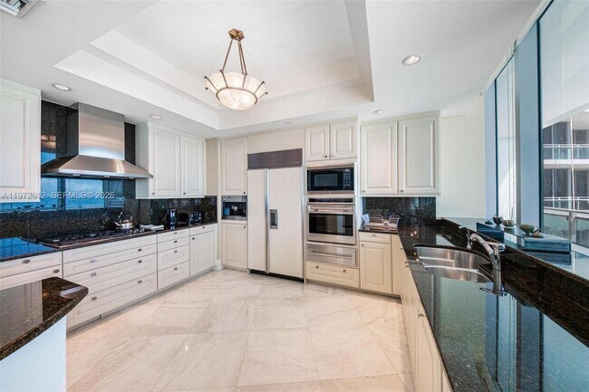 10295 Collins Ave Unit 1502