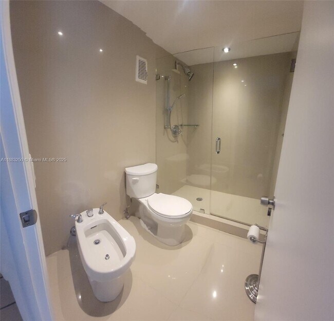 Photo - 3200 Collins Ave Unit 6-5