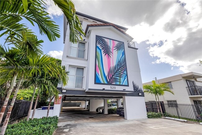 Building Photo - 520 SW 5th St Unit 303