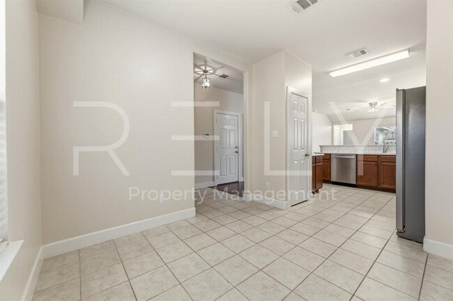 Photo - 356 Housefinch Loop