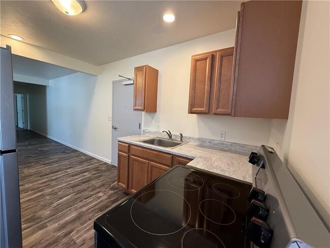 Photo - 571 Kendall Ave