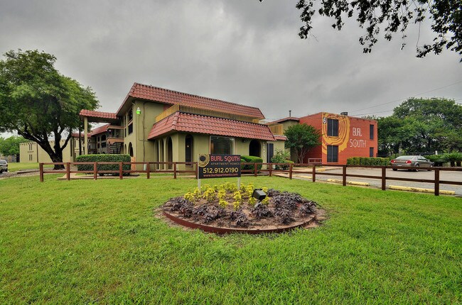 Burl Apartments