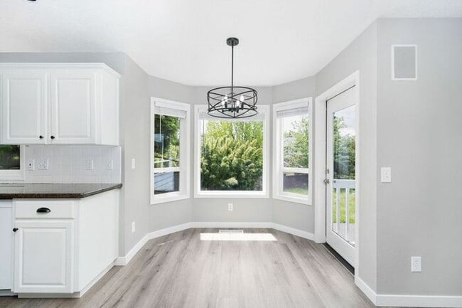 Photo - Stunning 4 bedroom, 2.5 bathroom home!! Must See!!