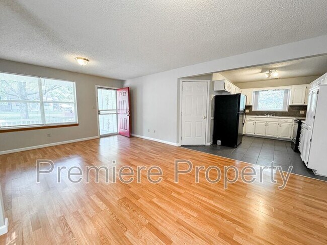 Photo - 8505 Greenwood Rd