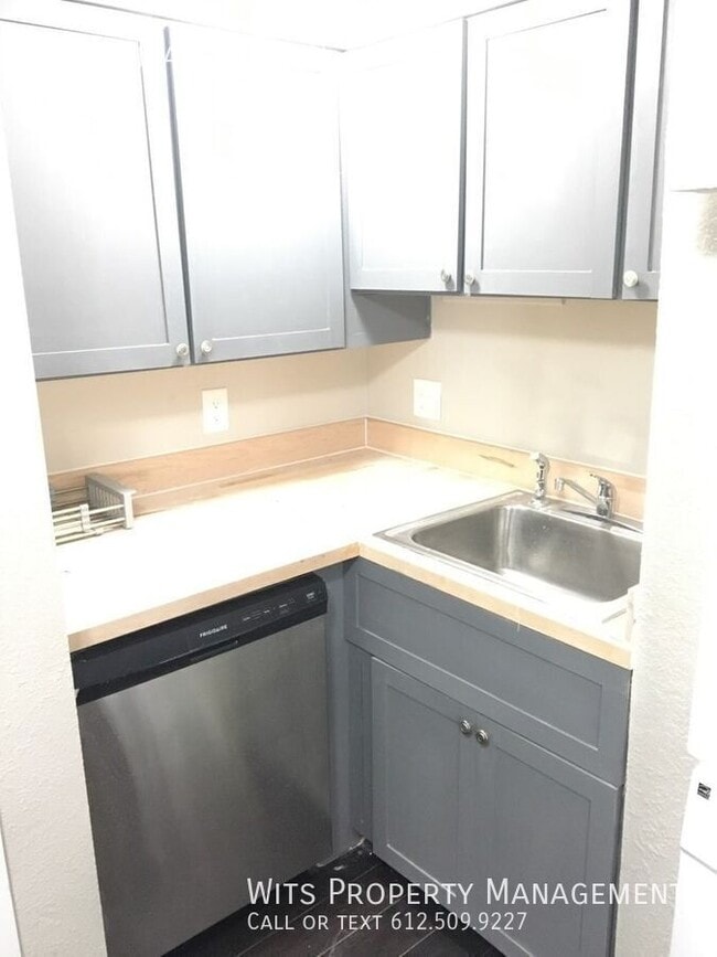 Photo - 1220 Lilac Dr N Unidad B