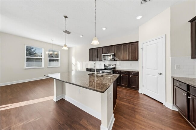 4335 Reisswood Lp