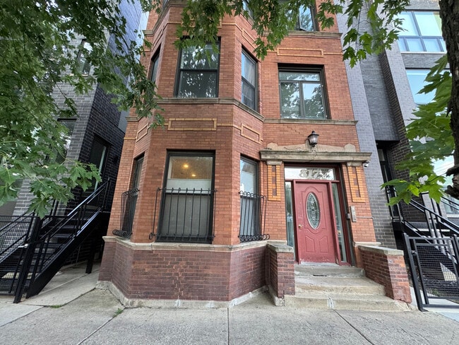 Building Photo - 817 N Hoyne Ave Unit 2E Rental