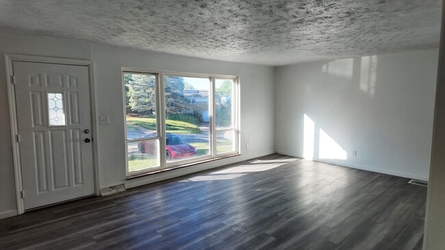 Photo - 2660 Sandhurst Dr