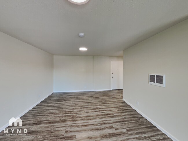 Photo - 240 Athol Ave Unit 205