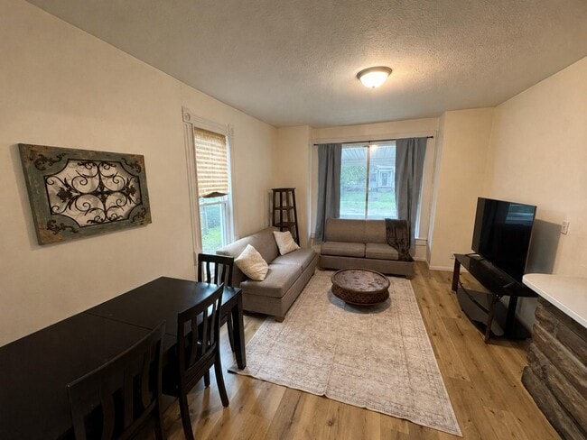 Photo - 622 E Locust St