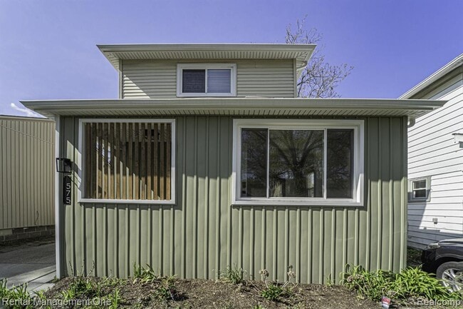 Building Photo - 575 E Drayton St