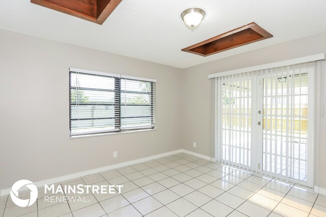 Photo - 4977 SW 11th Pl