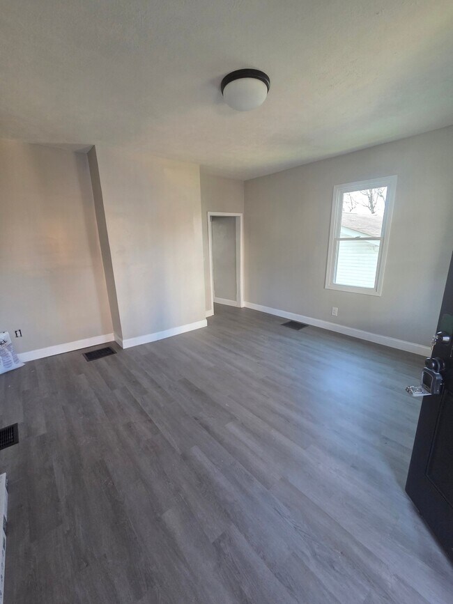 Photo - 208 Wood St