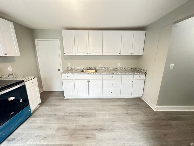 Building Photo - Renovated 4 Bedroom and 1.5 Bath Unit 15 Fletcher