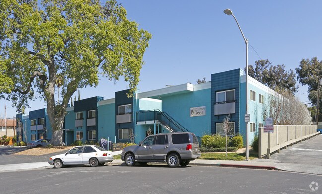 Photo - Peacock Court Apartments