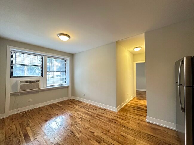 Photo - 512 W Arlington Pl Unit J08W