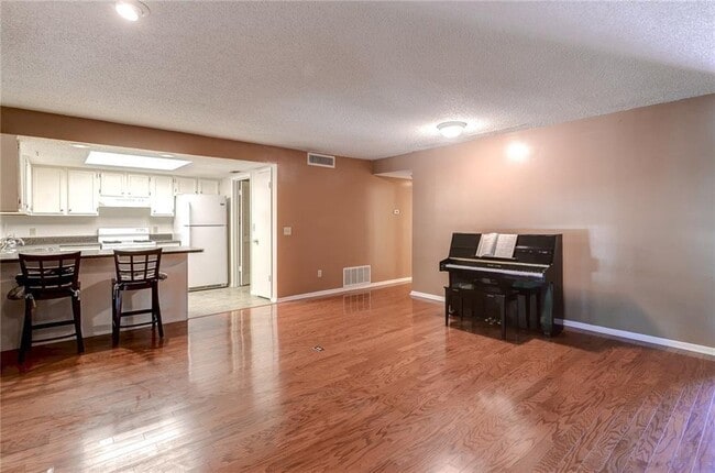 Photo - 44 Rumson Ct