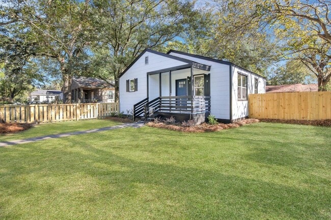 Photo - Beautifully renovated 3 bedroom, 2 bathroom home in the heart of North Charleston