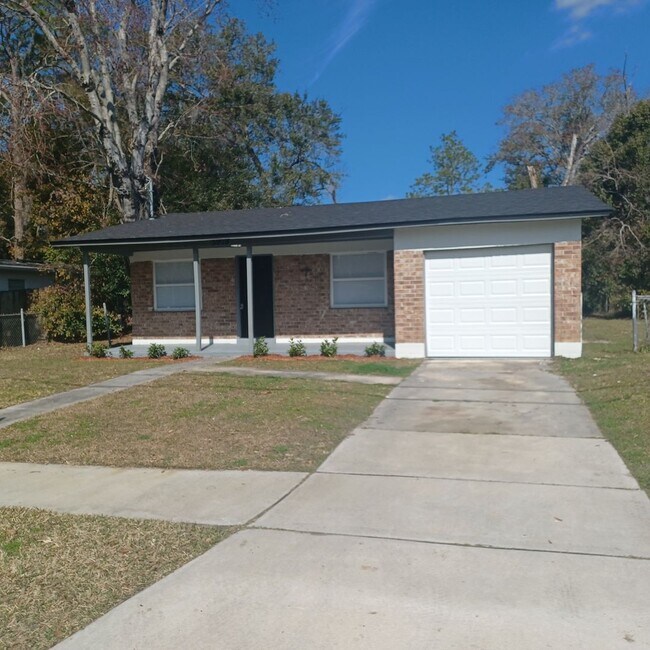 Building Photo - Remodeled Cozy 4 BR 2 BA Home