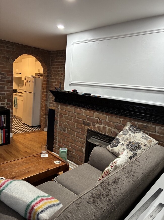 Building Photo - 110 Gloucester St Unit 27