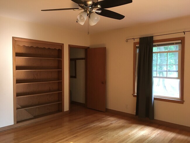1212 Erin St Unit 1212 Erin St. Apt B