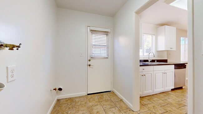 Photo - 20251 Cohasset St Unidad 5