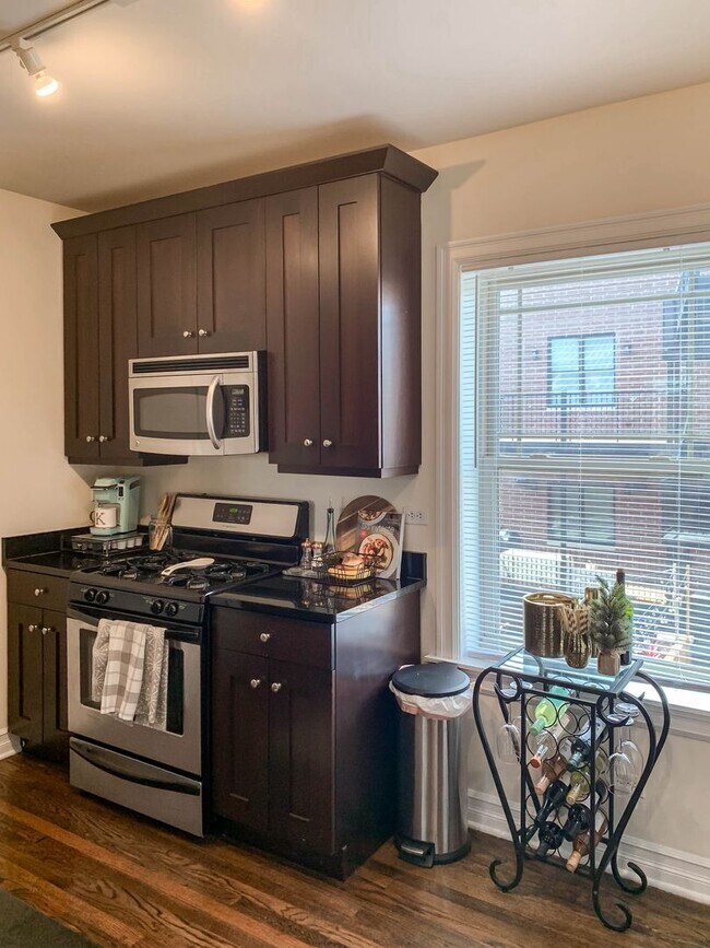 Photo - 3818 N Sheffield Ave