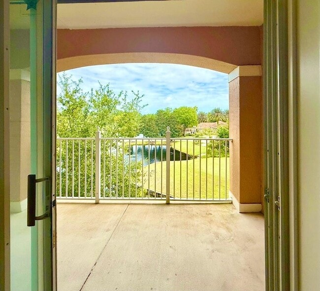 Building Photo - 625 Fairway Dr Unit 302